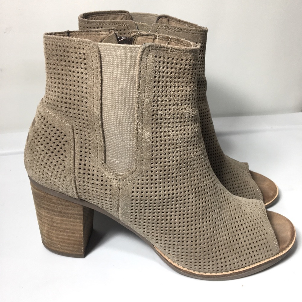 Toms Majorca taupe booties. Size 11.